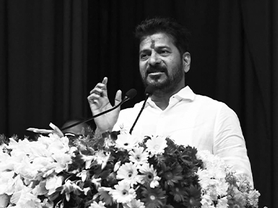 రైతు భూ సమస్యల భారం సర్వేయర్లపైనే: సీఎం