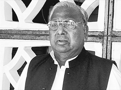 కర్ణాటక సీఎం సిద్ధరామయ్యకు వీహెచ్ మద్దతు