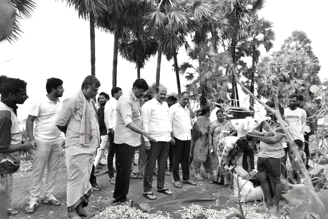 Ministers review cyclone restoration works in Machilipatnam and Bapatla