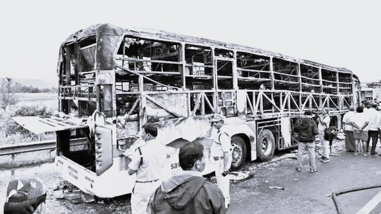 కర్నూలు బస్సు ప్రమాదంలో మరో వాహనం ప్రమేయంపై పోలీసుల అనుమానం
