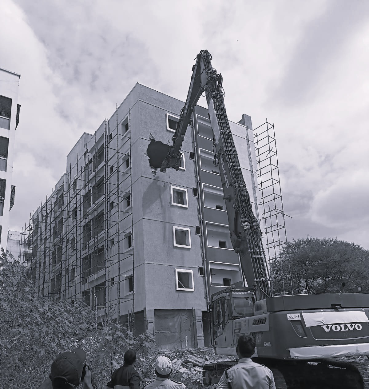 HYDRA Demolishes five-storey illegal Building in Miyapur