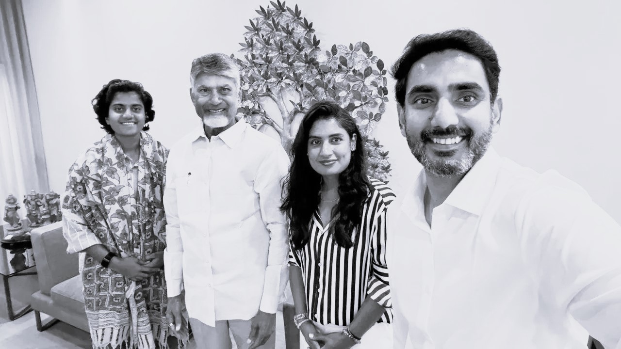 వరల్డ్ కప్ విజేత శ్రీచరణికి ఏపీలో ఘన స్వాగతం