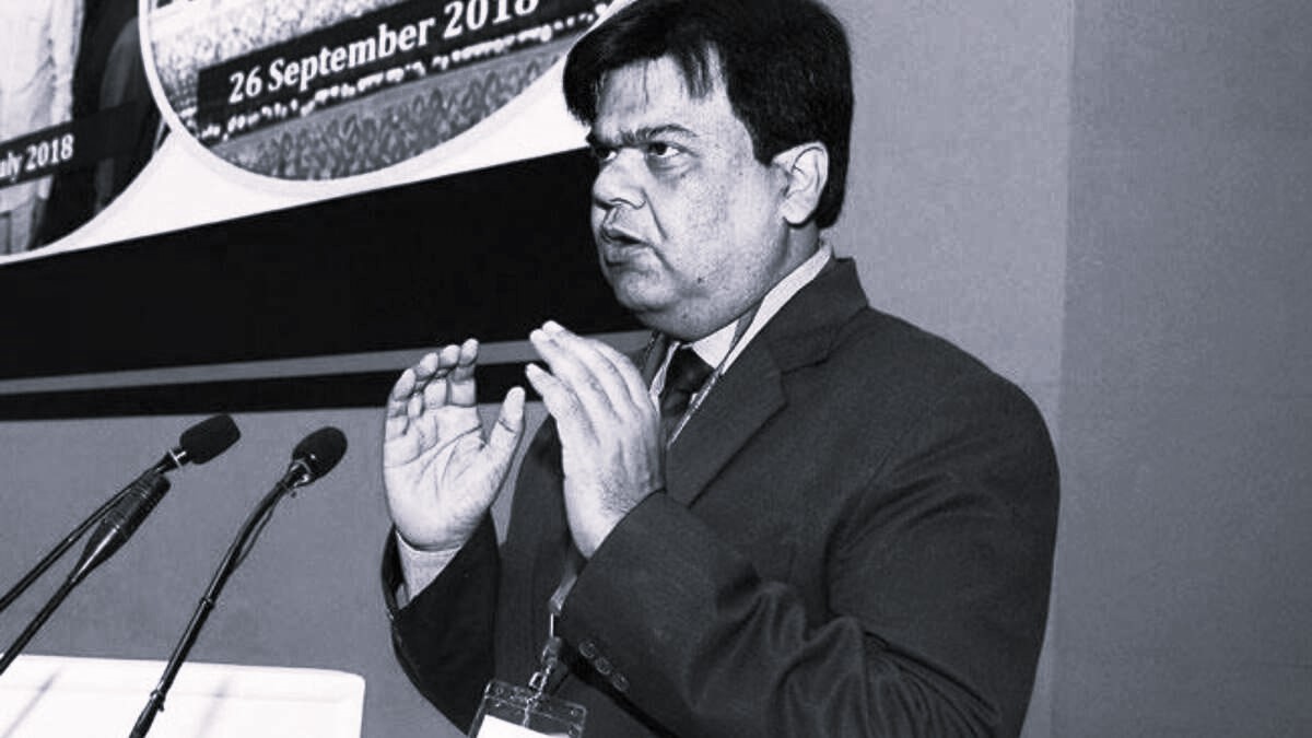 Former IAS officer Praveen Prakash apologizes for past decisions