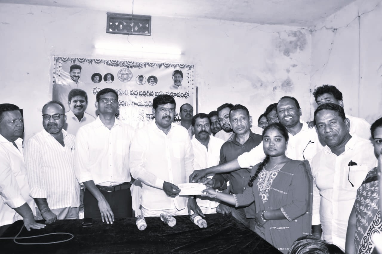 చేవెళ్ల రోడ్డు ప్రమాద బాధితులకు ప్రభుత్వం రూ.20 లక్షల ఆర్థిక సాయం