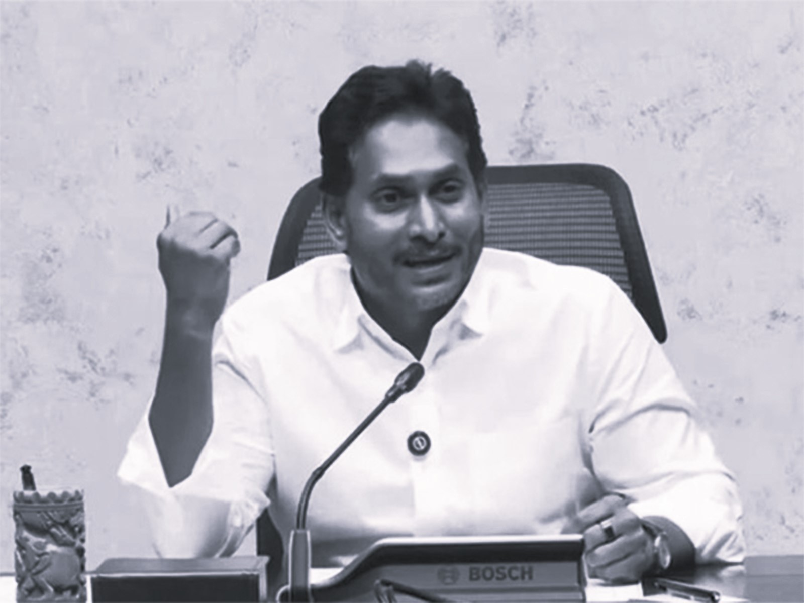 Be prepared to fight for the people: Jagan tells YSRCP MPs