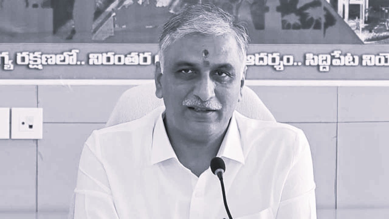 ఎన్నికల కోడ్ను ఉల్లంఘిస్తూ రేవంత్ రెడ్డి పర్యటిస్తున్నాడు: హరీశ్రావు
