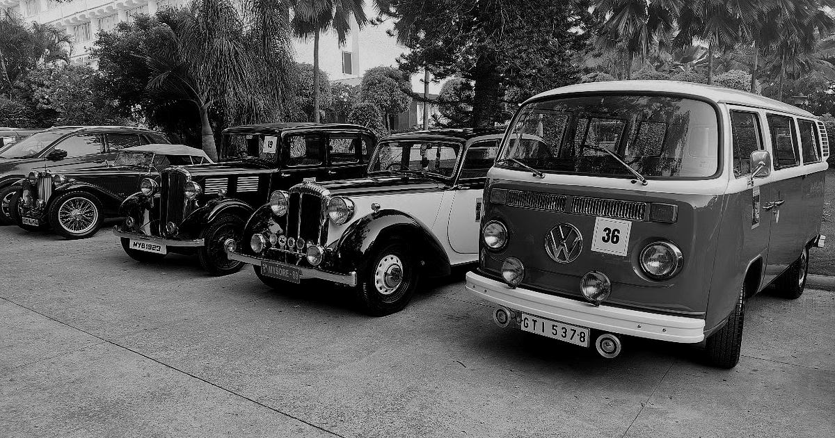 Vintage cars hit Bengaluru streets to fight drug menace