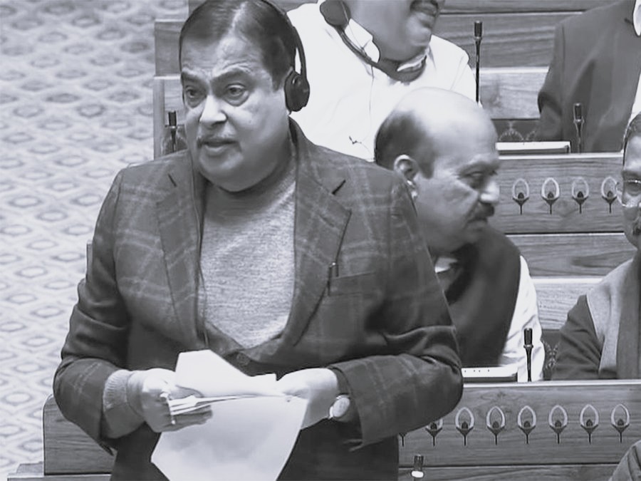 సంవత్సరంలోపు టోల్ గేట్లు పూర్తిగా ఎత్తేస్తాం: నితిన్ గడ్కరీ