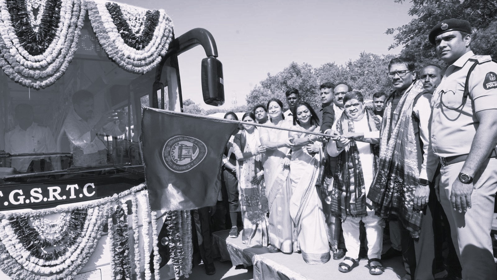 రాణిగంజ్ డిపోలో 65 ఎలక్ట్రిక్ బస్సులను ప్రారంభించిన: మంత్రి పొన్నం