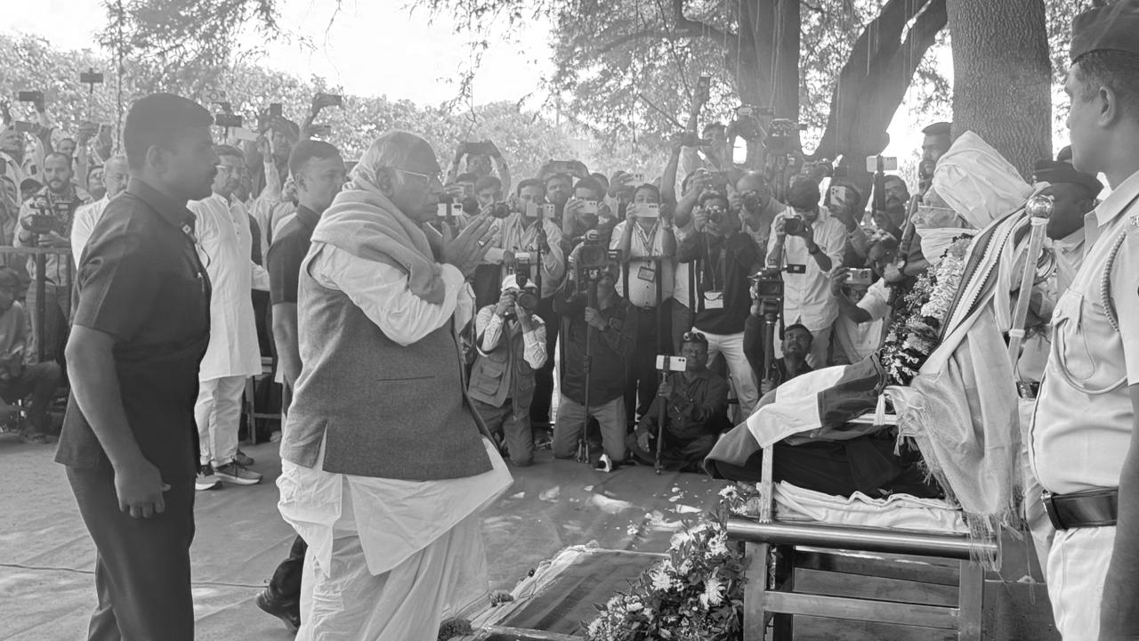 Shivraj Patil’s last rites held with state honours as Om Birla and Kharge attend