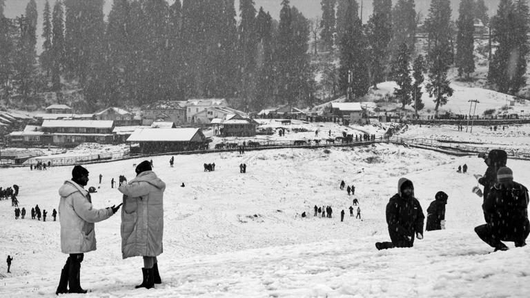 Sub zero temperatures grip Himalayan regions, reviving winter tourism at Ski destinations