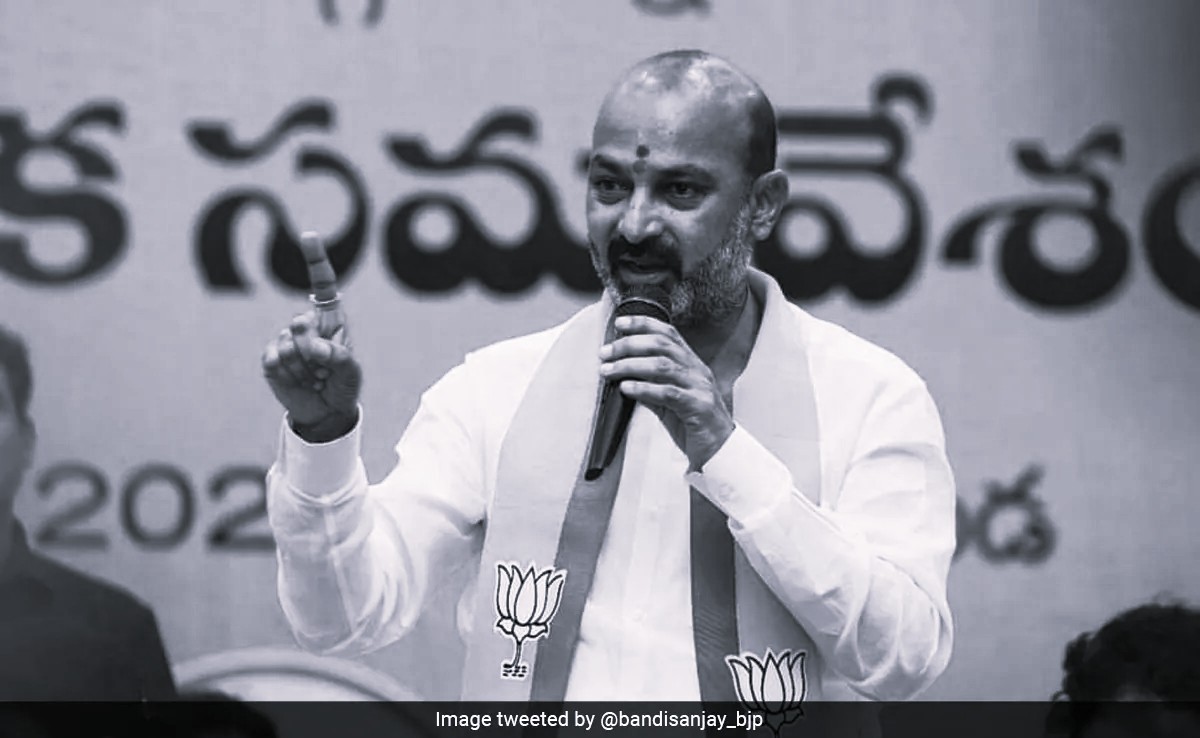 మౌలానా ఆజాద్ యూనివర్సిటీ భూములపై కాంగ్రెస్ కన్ను: కేంద్రమంత్రి బండి