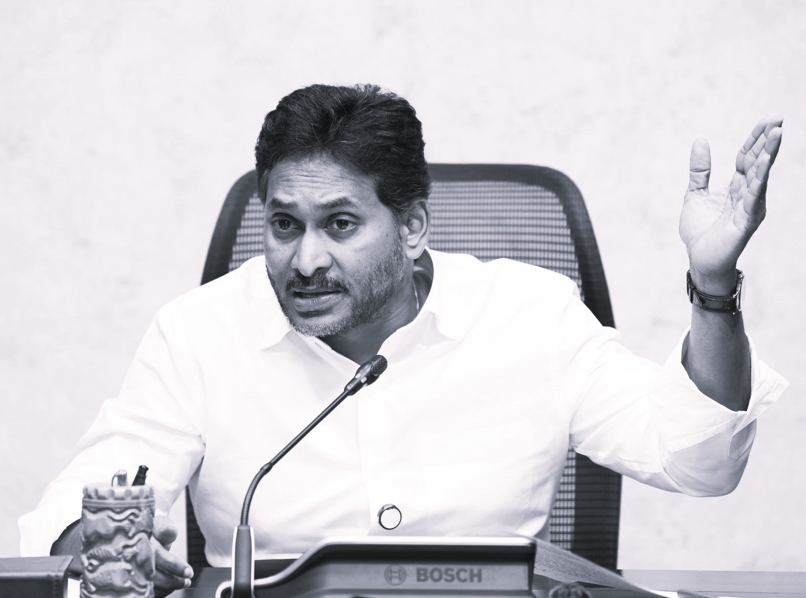 రాష్ట్రంలో ప్రజాస్వామ్య పాలన కాదు ‘రెడ్ బుక్’ రాజ్యాంగం నడుస్తుంది: జగన్