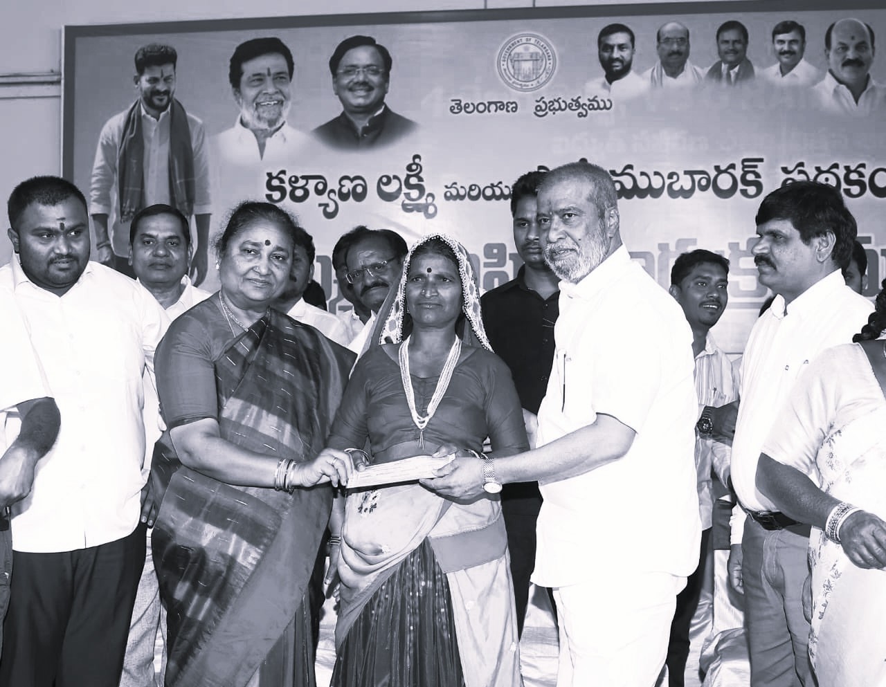సంగారెడ్డి జిల్లా పర్యటనలో అభివృద్ధి కార్యక్రమాలకు మంత్రి దామోదర్ శ్రీకారం