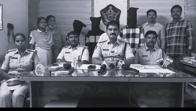 ఏపీలో మాజీ ప్రియుడి భార్యకు హెచ్ఐవీ ఇంజెక్షన్ ఇచ్చిన మహిళ… నలుగురు అరెస్ట్