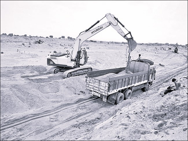 ‘ఫ్రీ సాండ్ పాలసీ’ అక్రమాలకు అడ్డాగా మారింది: వైసీపీ నేత