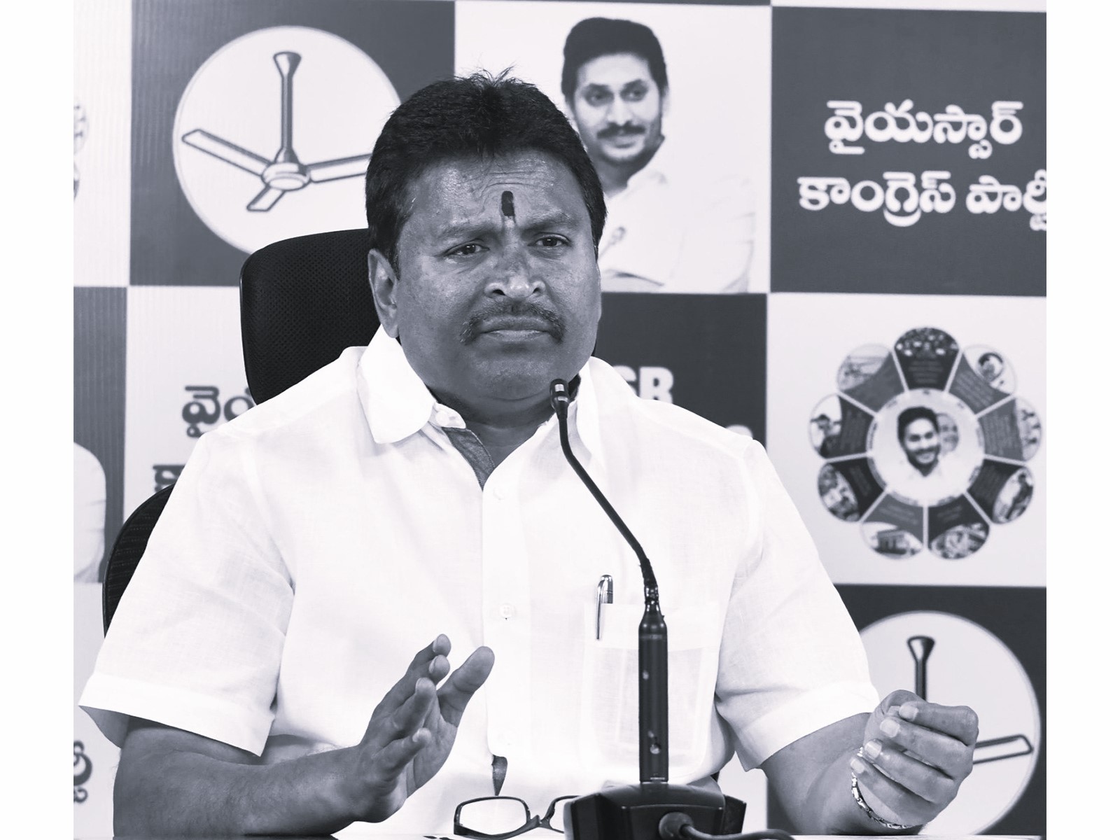 లడ్డు విషయంలో చంద్రబాబుపై చర్యలు తీసుకోండి: వెల్లంపల్లి శ్రీనివాసరావు