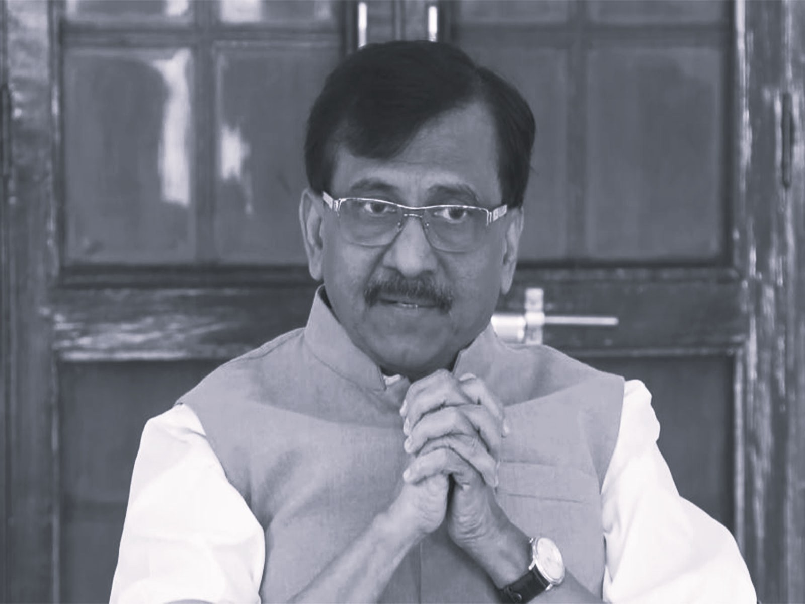 అమెరికా భారత్ను దాదాపు కొనేసింది: సంజయ్రౌత్
