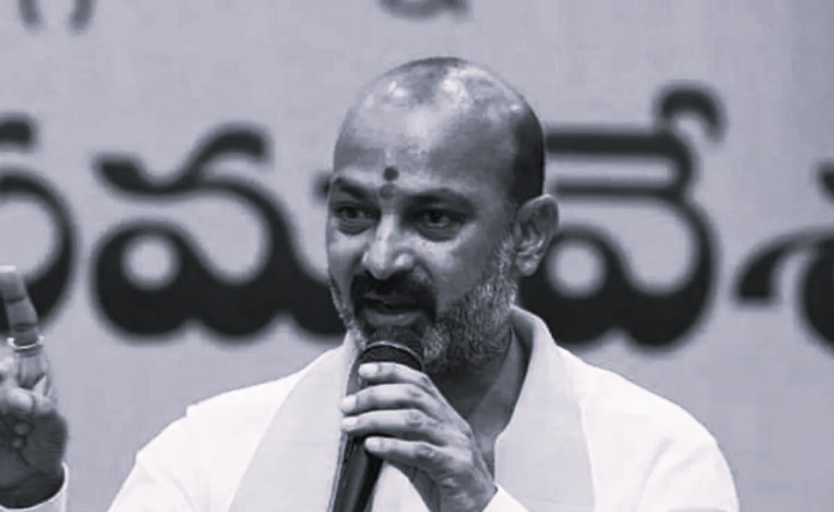 కరీంనగర్ మేయర్ పీఠంపై ఎంఐఎంతో కాంగ్రెస్ డీల్: కేంద్రమంత్రి బండి సంజయ్