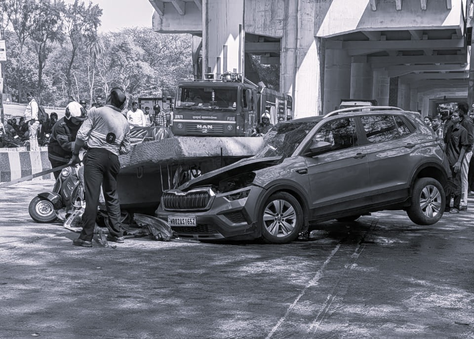 Mumbai Metro Girder Slab Collapses 1 Dead 3 Injured Opposition Criticises Govt