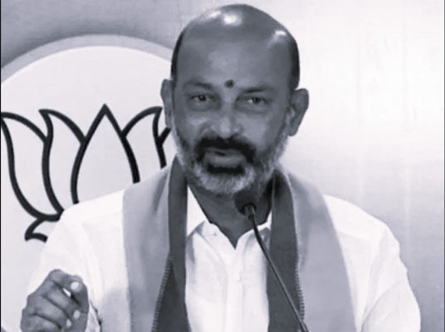 కరీంనగర్ మేయర్ పీఠం మాదే.. కుట్ర చేస్తే యుద్దమే: కేంద్రమంత్రి బండి సంజయ్