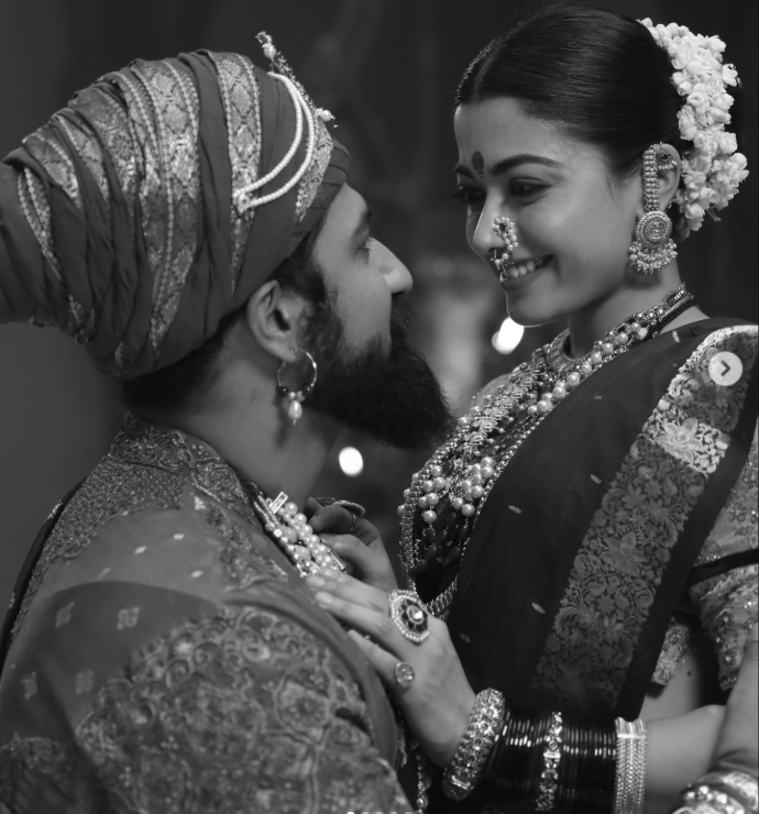 Vicky Kaushal, Rashmika Mandanna celebrate 1 year of 'Chhaava'