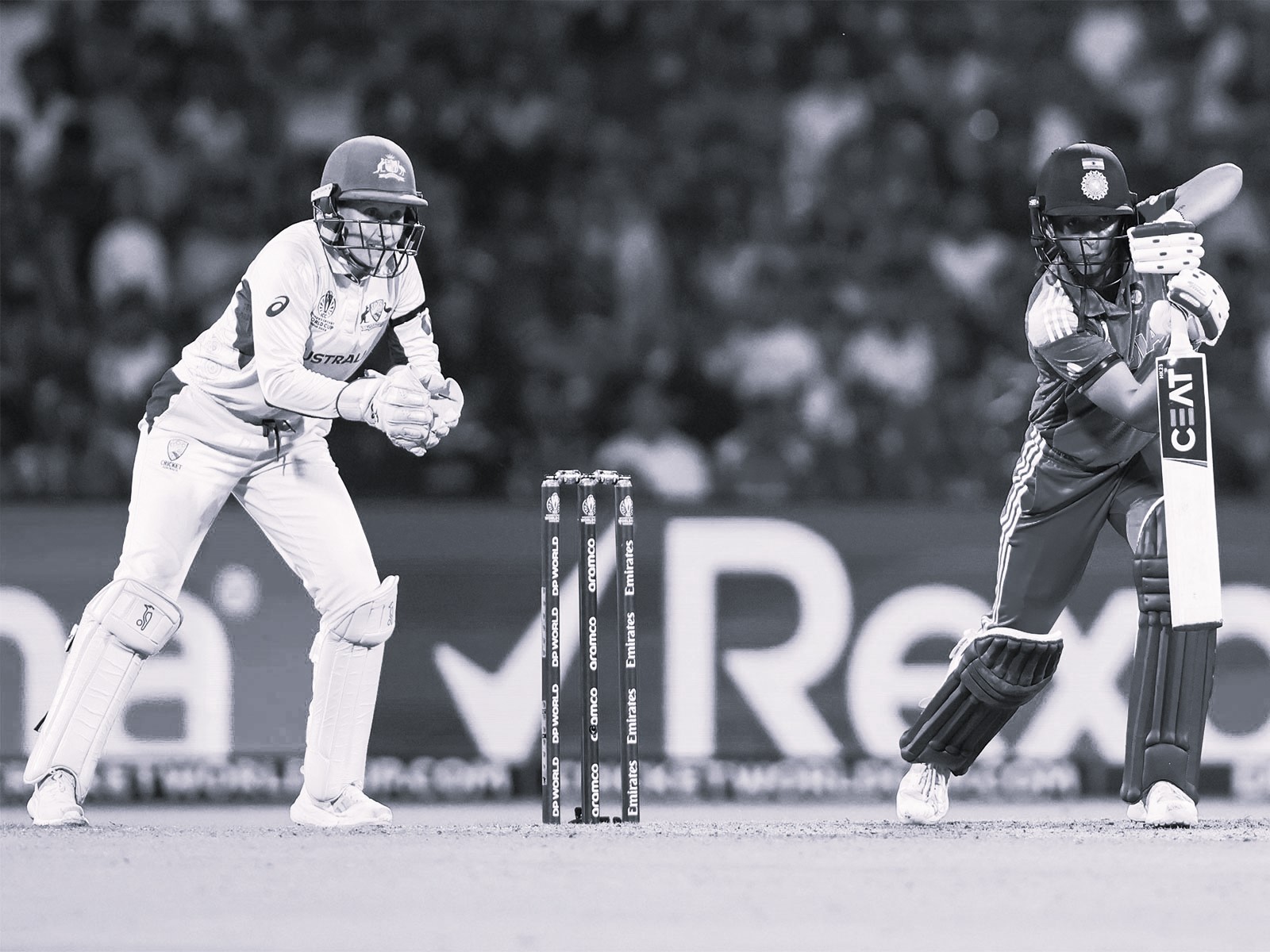 భారత్తో తొలి వన్డే.. 6 వికెట్ల తేడాతో గెలిచిన ఆస్ట్రేలియా