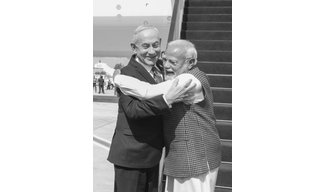 Modi–Netanyahu Bonhomie in Israel as Congress Draws Contrast With Nehru’s Gaza Visit