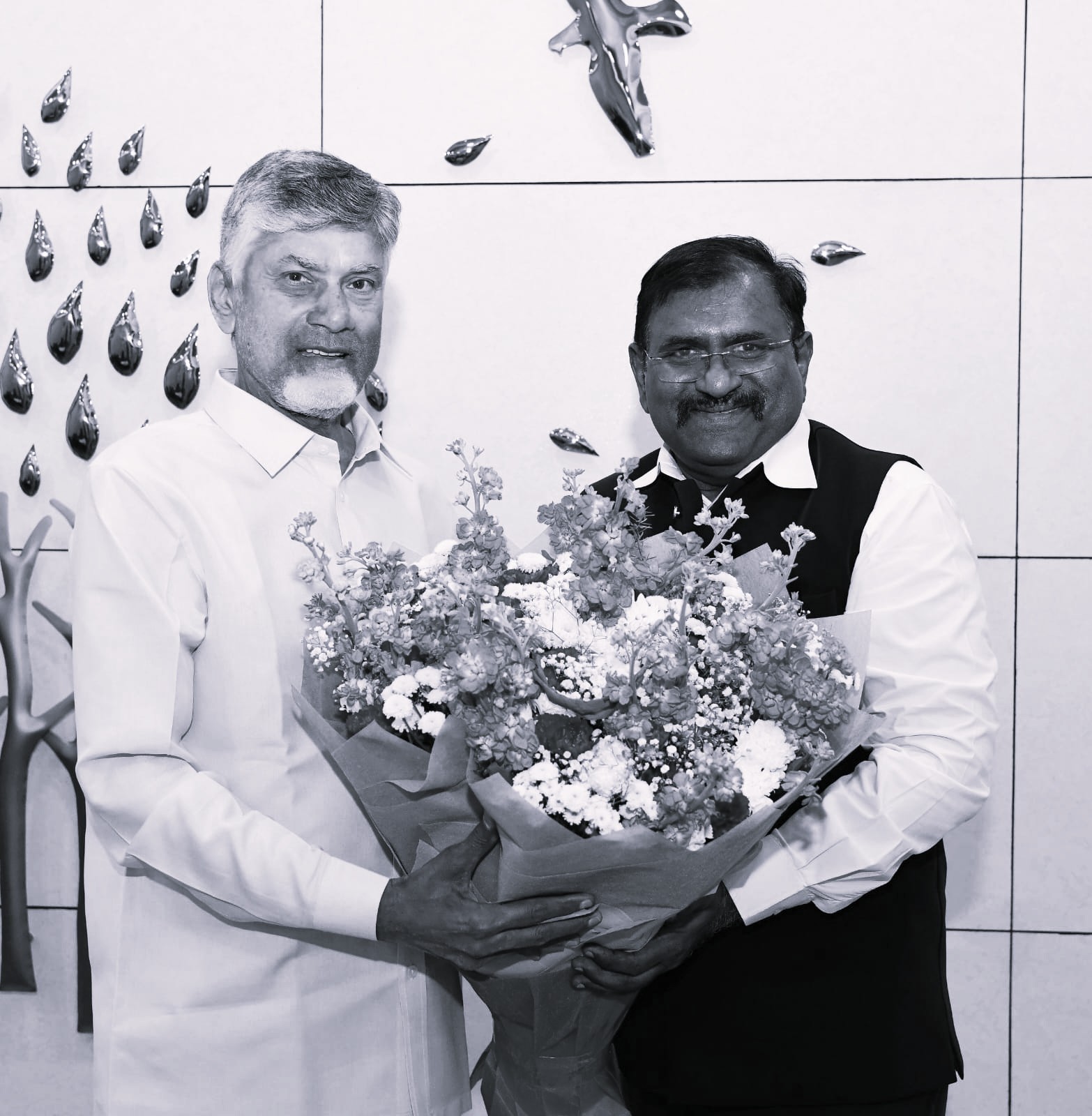 ముఖ్యమంత్రిని కలిసిన నూతన సీఎస్ జి. సాయి ప్రసాద్