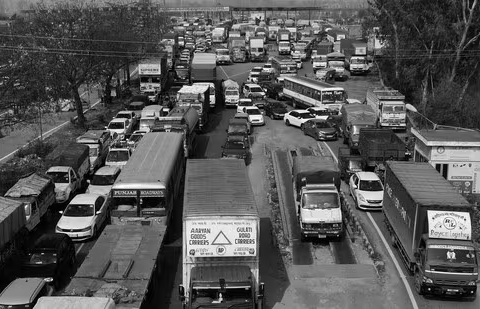 Overturned truck halts Ranchi-Patna highway traffic for hours