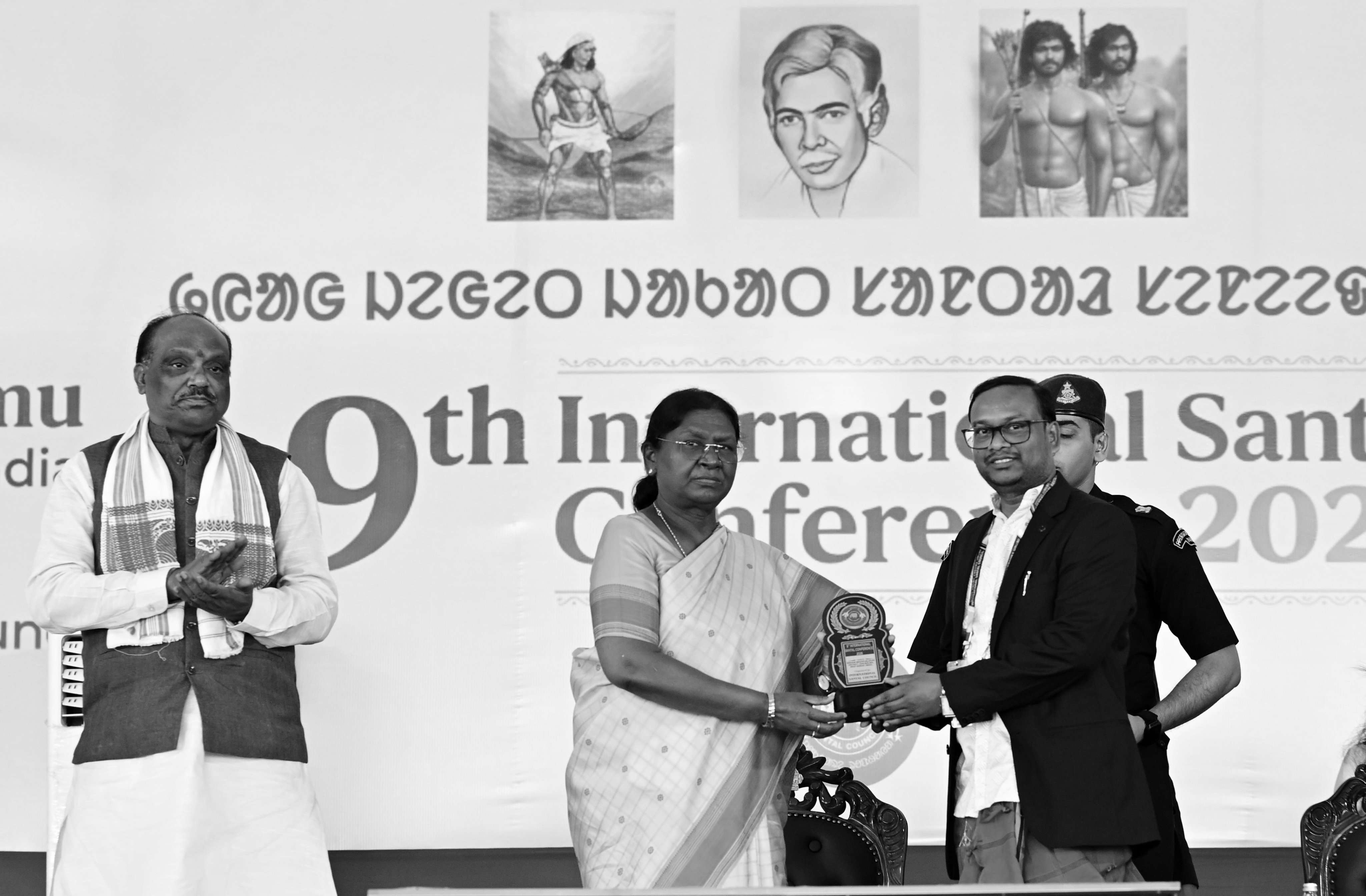 CM Chandrababu, Pawan Kalyan Flag Protocol Lapses During Murmu’s Bengal Visit