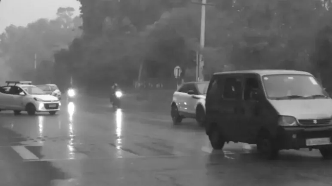 Light rain brings relief to Delhi after dry spell, AQI at 190