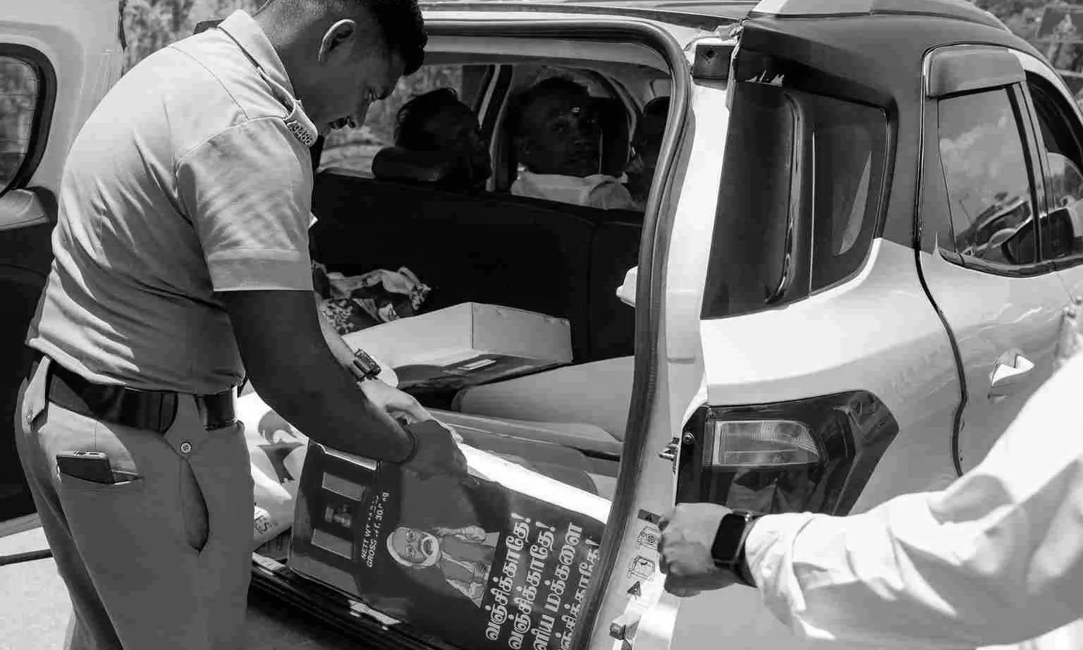 ₹77.29 Cr Gold and Silver stopped by ECI flying squad, no proper documents found