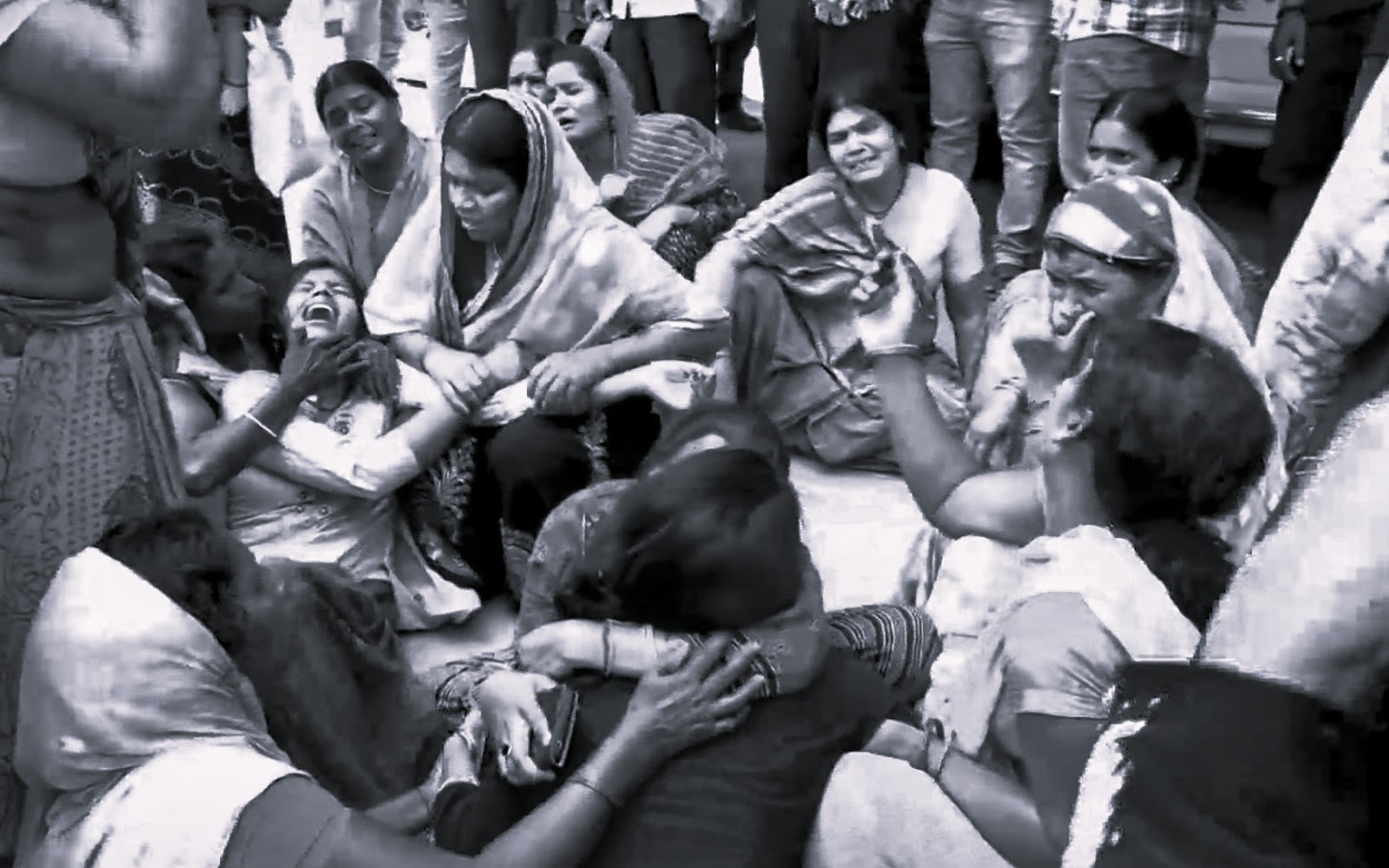 బీహార్లో ఆలయంలో తొక్కిసలాట..8 మంది భక్తుల మృతి