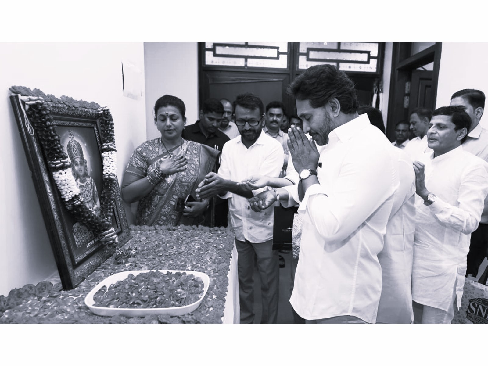 మహావీర్ బోధనలు మానవాళికి దిక్సూచి: వైఎస్ జగన్