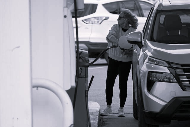 అమెరికాలో ఆకాశాన్నంటుతున్న ఇంధన ధరలు