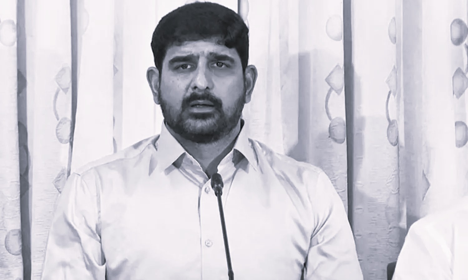 ఎమ్మెల్యే పాడి కౌశిక్ రెడ్డికి సీఐడీ నోటీసులు