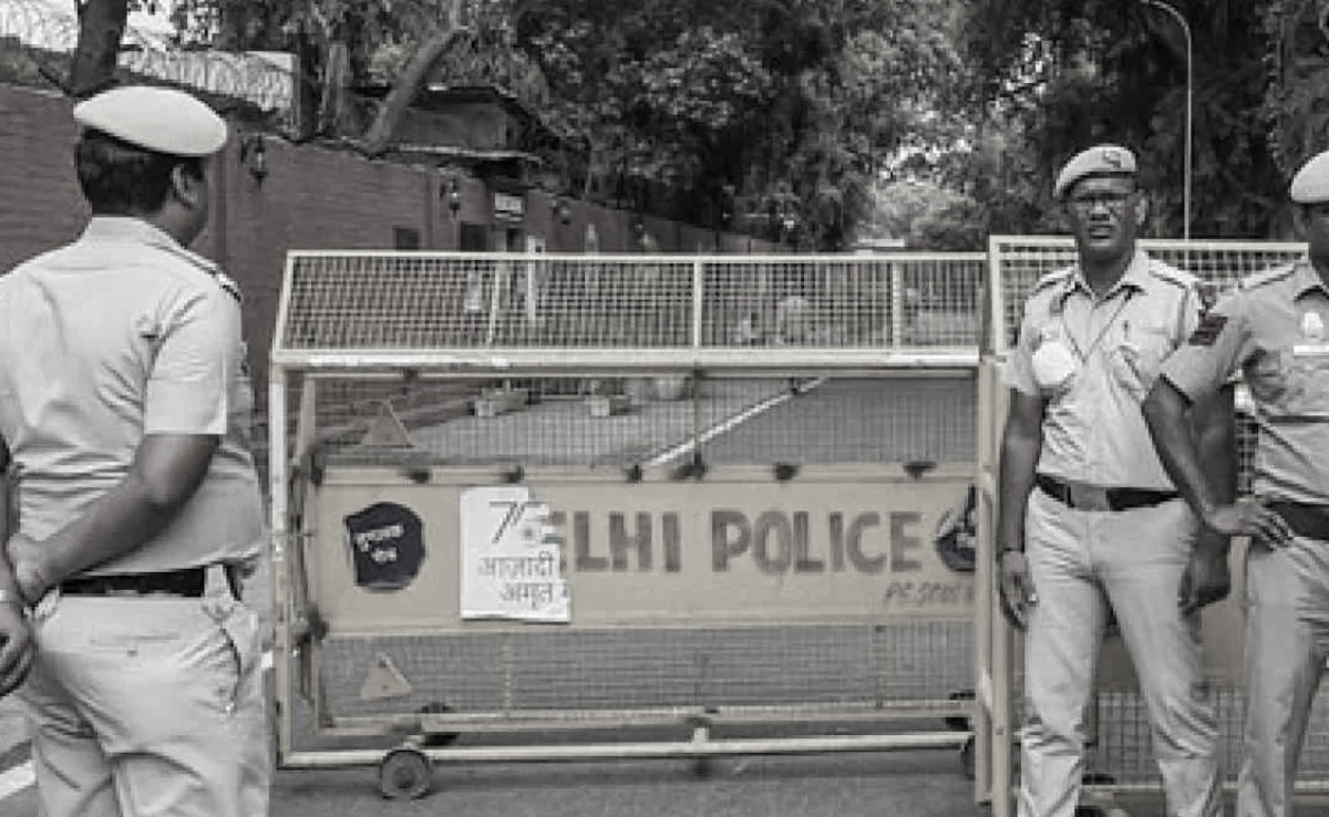 Delhi police cracks down on fake no-entry permits, FIRs filed