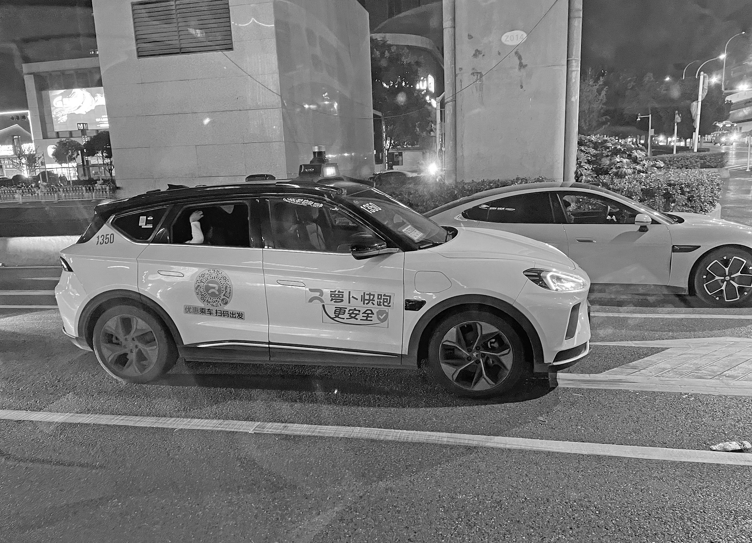Robotaxi Chaos in Wuhan: Over 100 Autonomous Cars Halt Amid Traffic