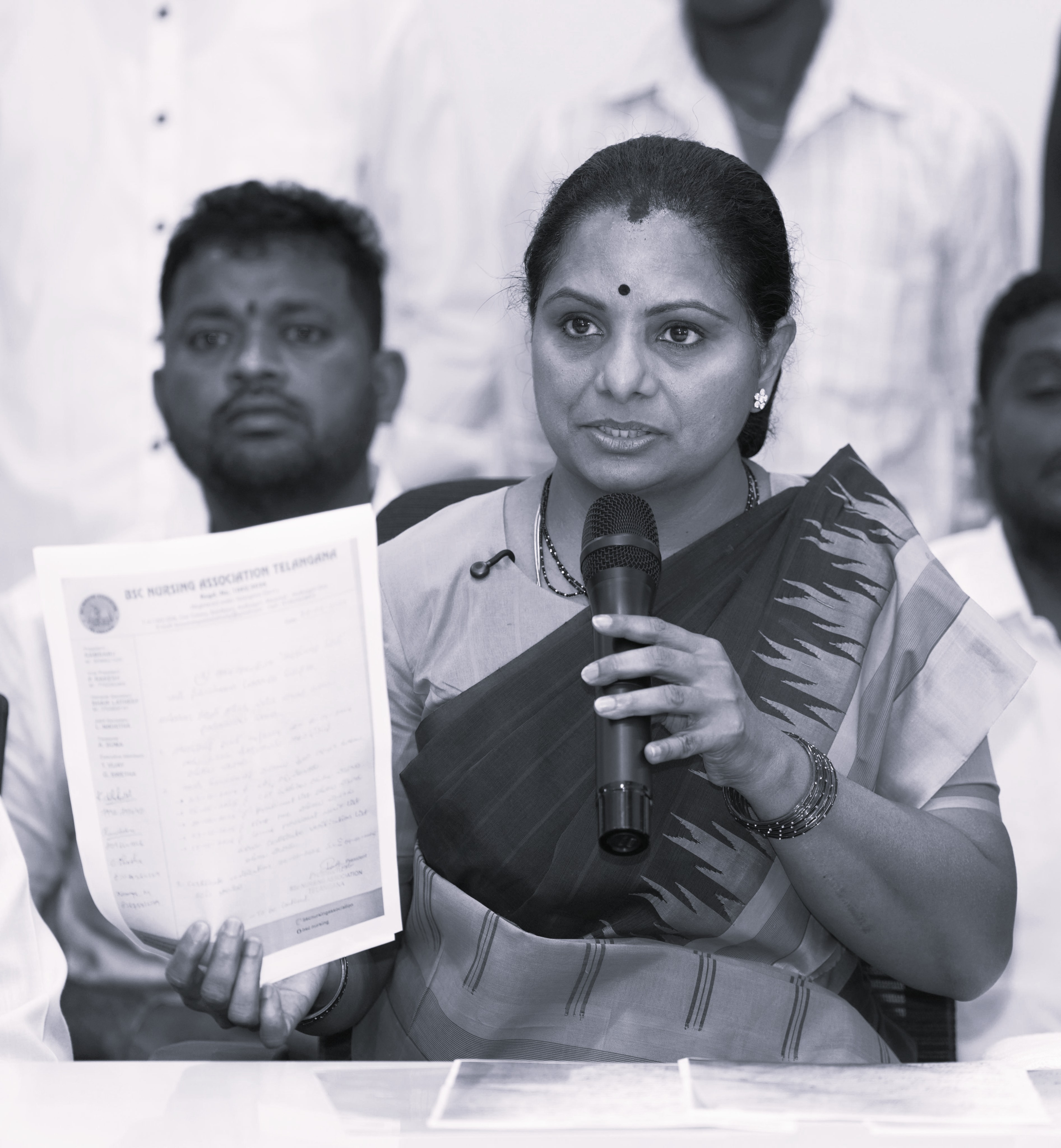 కాంగ్రెస్ హామీలు ఉత్తవే.. ప్రభుత్వ జీవోలతో నిరుద్యోగులకు అన్యాయం: కవిత