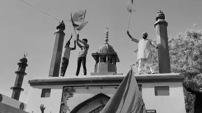 Two detained for climbing Mosque structure, waving saffron flag in Delhi
