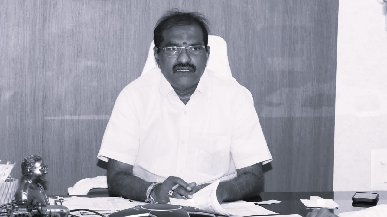 ఇరిగేషన్ అధికారుల అలసత్వంపై మంత్రి నిమ్మల ఆగ్రహం