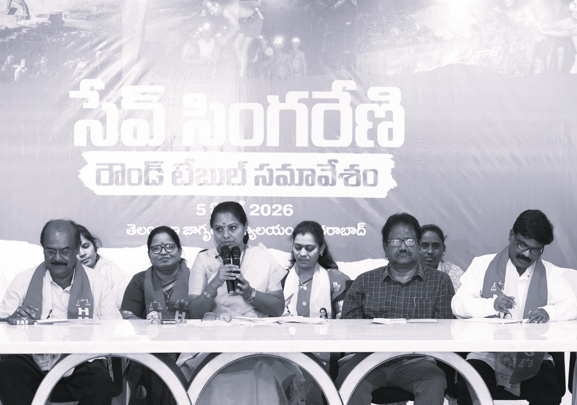 సింగరేణి సంస్థ అవినీతిపై విచారణకు ప్రభుత్వం సిద్ధమా?: కవిత సవాల్