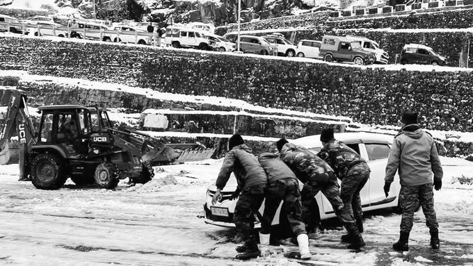 Around 800 Tourists Stranded in Sikkim’s Lachen After Road Breach