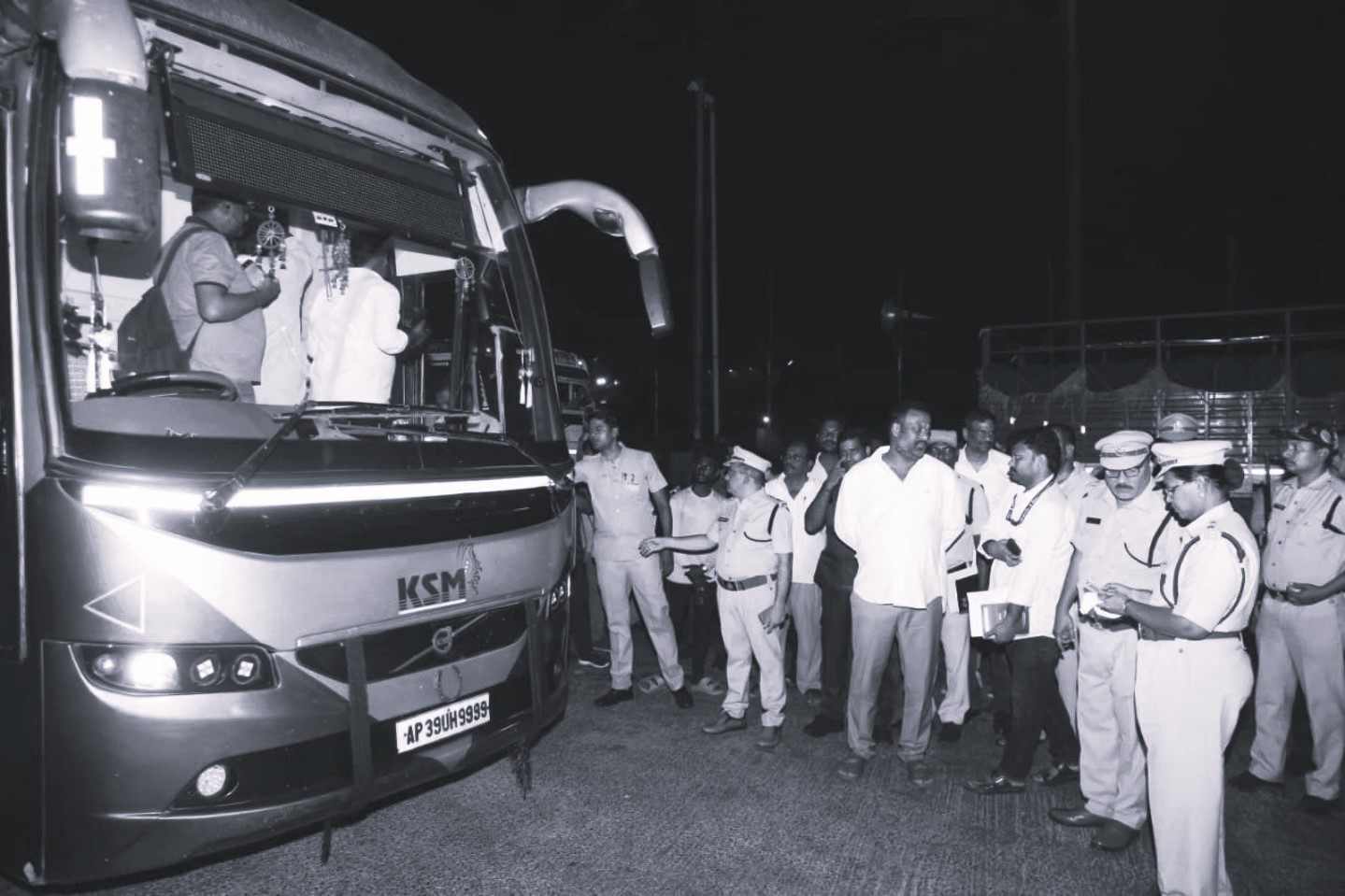 Minister Ramprasad Reddy Conducts Surprise Check at Khaja Toll Plaza, Guntur