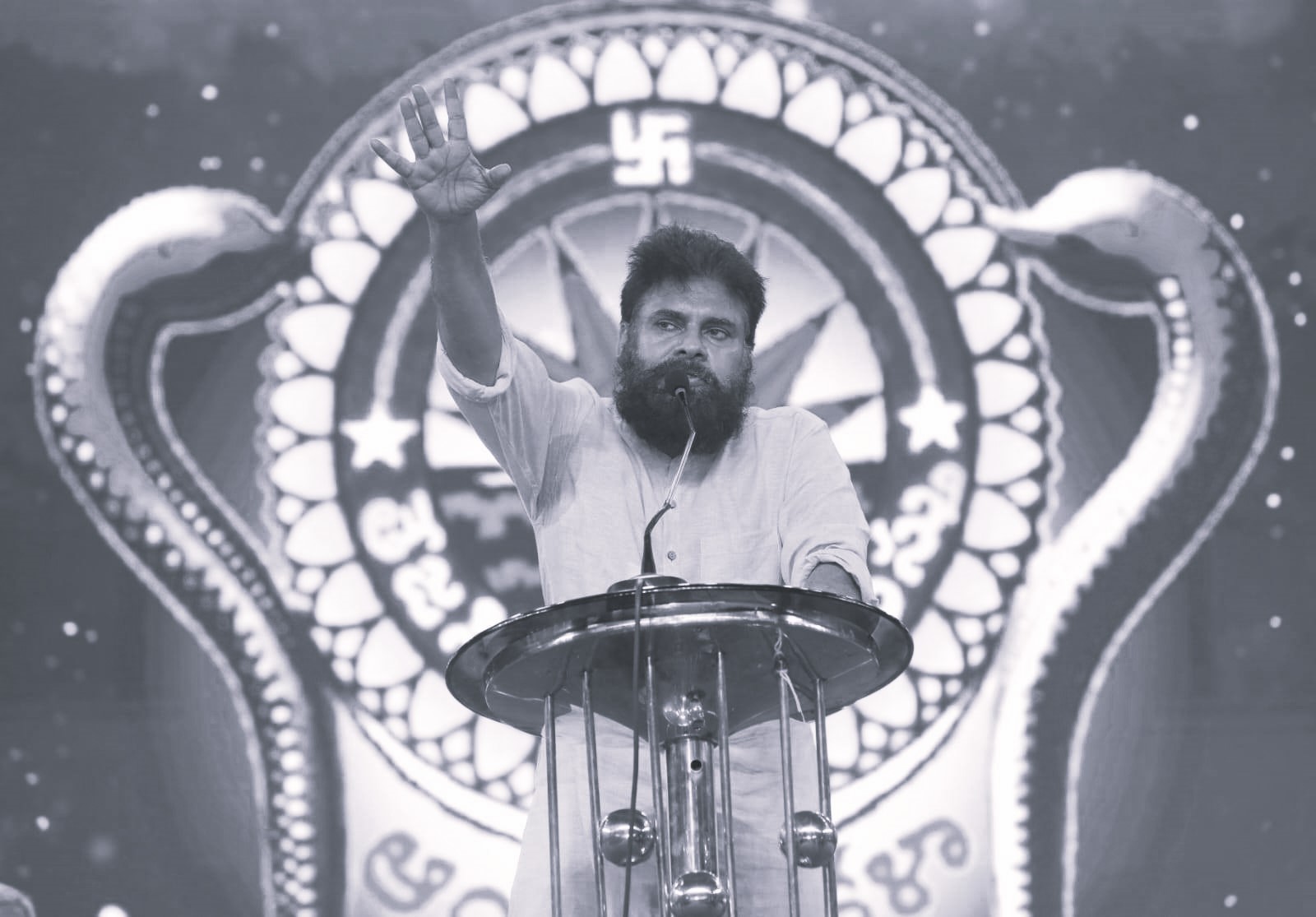 దేశ భవిష్యత్తుకి విద్యార్ధులే నావికులు:పవన్ కళ్యాణ్