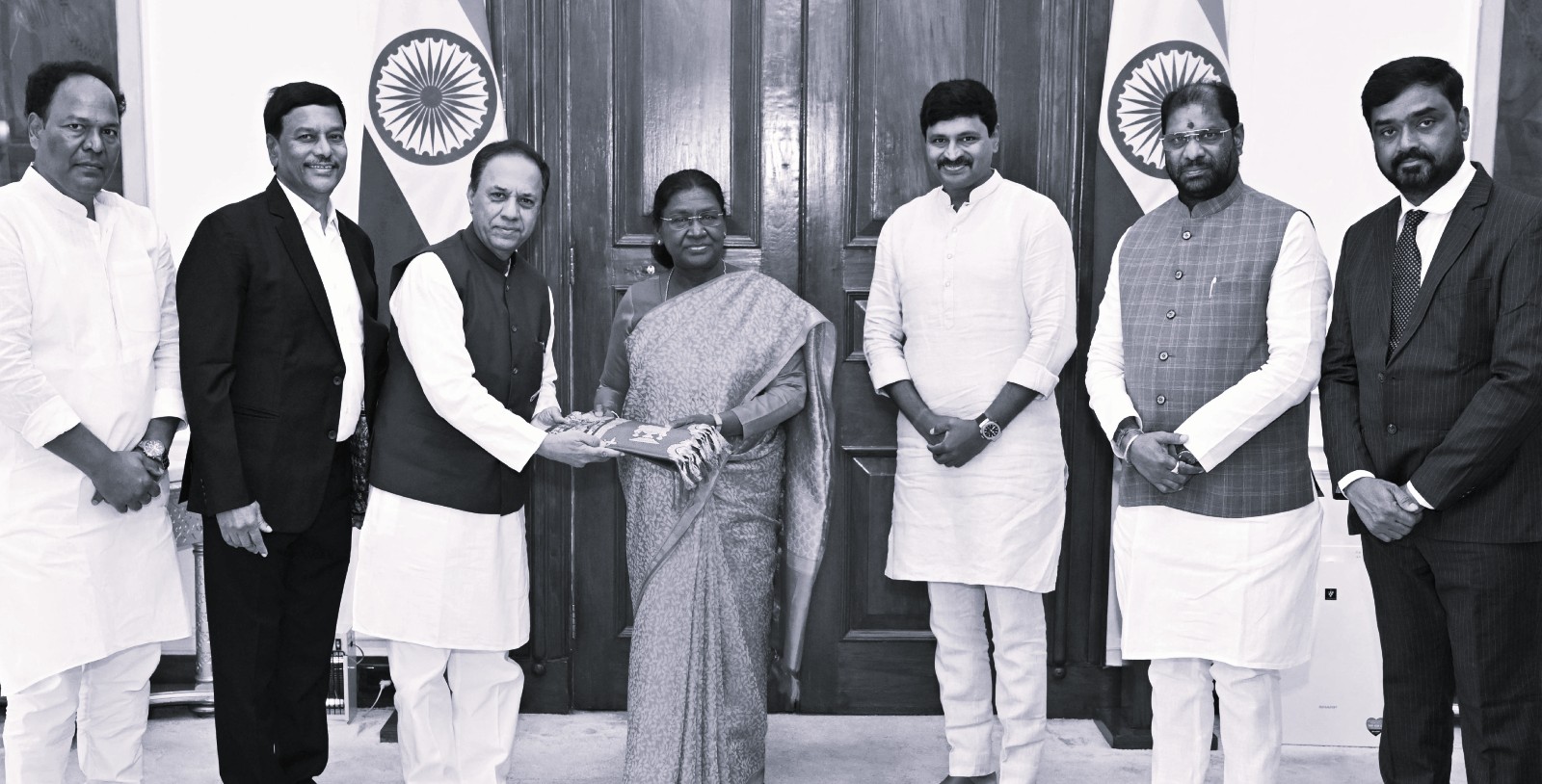 భూమి పచ్చగా ఉంటేనే జీవం వికసిస్తుంది: రాష్ట్రపతి
