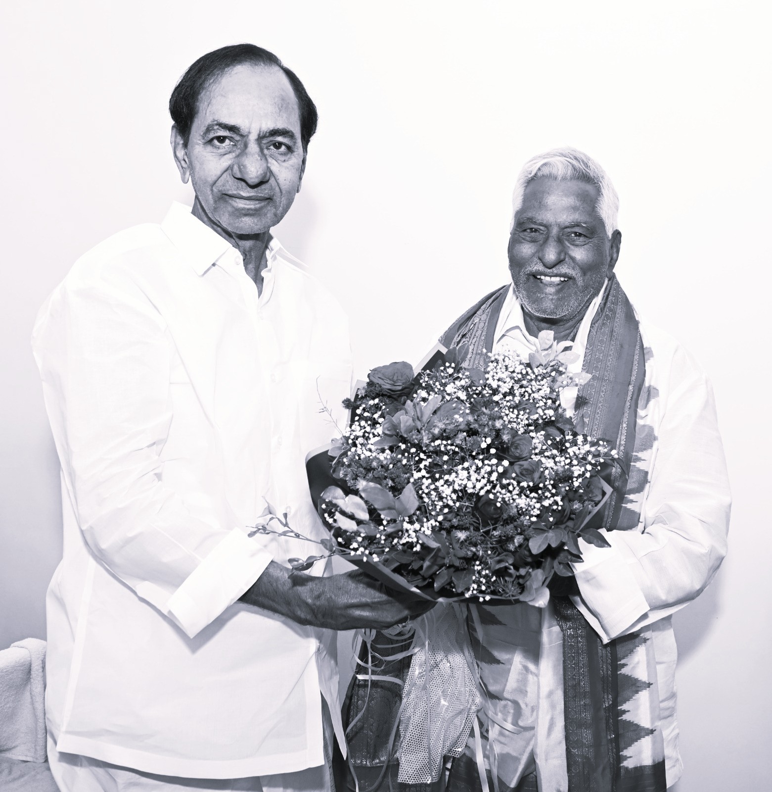 Jeevan Reddy Meets KCR, Set to Join BRS After Quitting Congress
