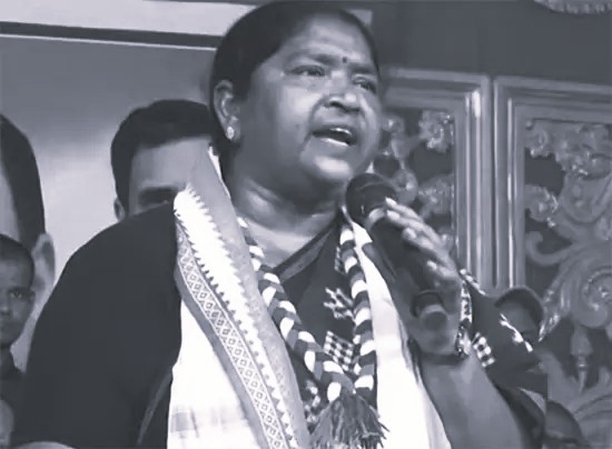 తప్పుడు ప్రచారం చేస్తే.. చెప్పు తెగుతది!: మంత్రి సీతక్క