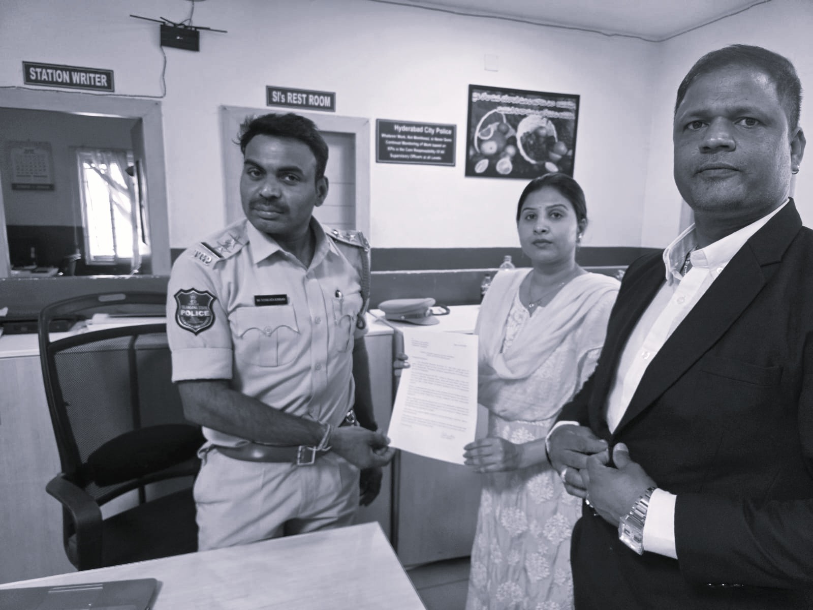 Singer Mangli lodges complaint at Panjagutta Police Station